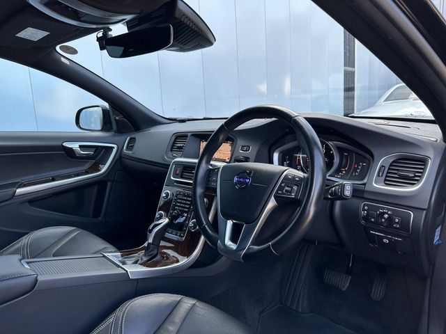 Volvo V60 2017-08 19903-16