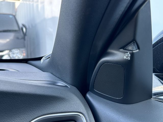 Volvo V60 2017-08 19903-25