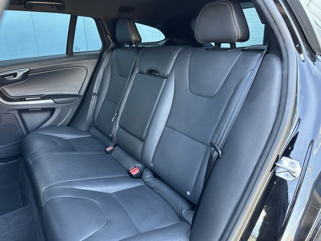 Volvo V60 2017-08 19903-19