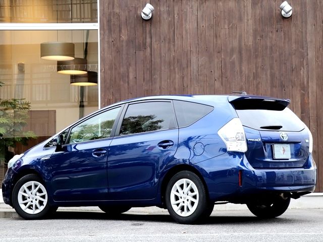 Toyota PRIUS ALPHA 2012-01 14421-2
