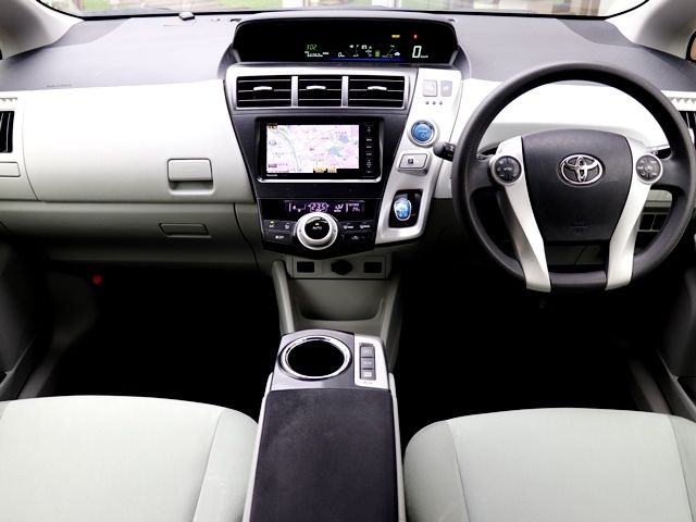 Toyota PRIUS ALPHA 2012-01 14421-1