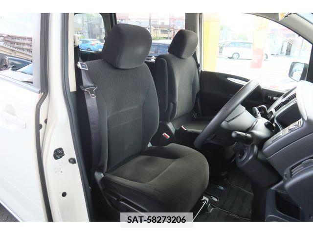 Nissan SERENA 2010-01 384295-21