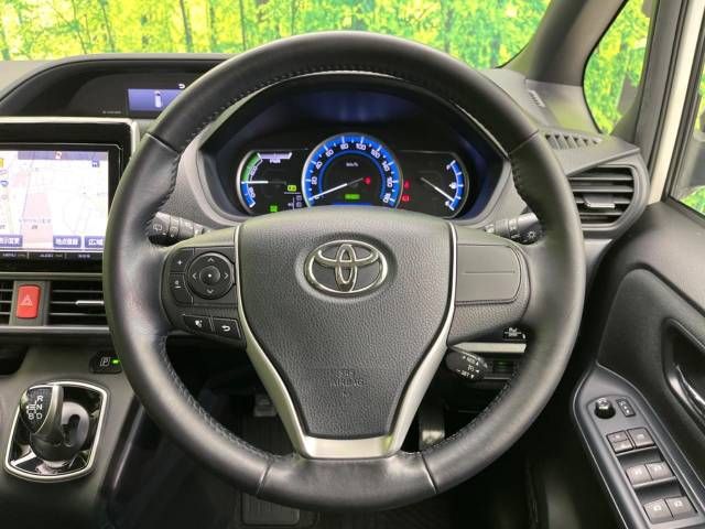 Toyota NOAH HYBRID 2015-07 10582-11