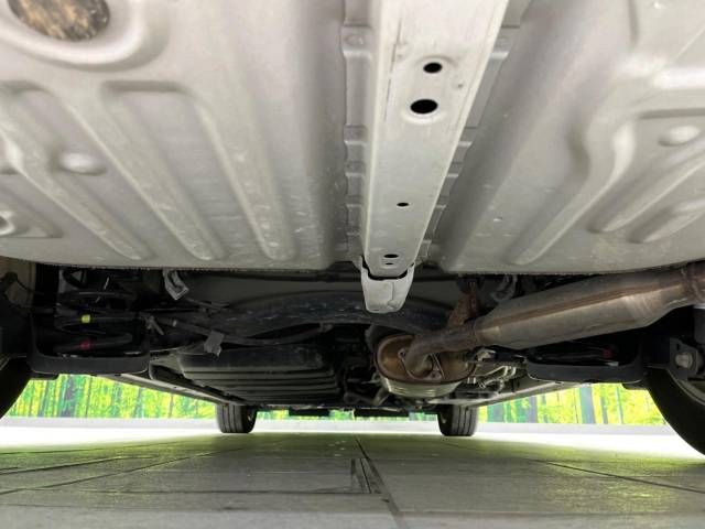 Toyota NOAH HYBRID 2015-07 10582-19