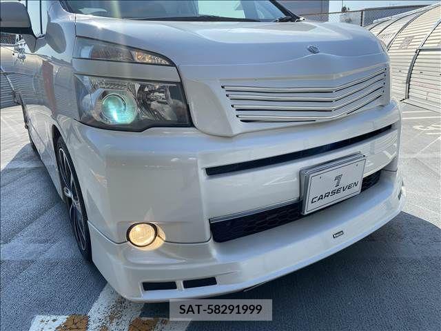 Toyota VOXY 2011-08 370431-7