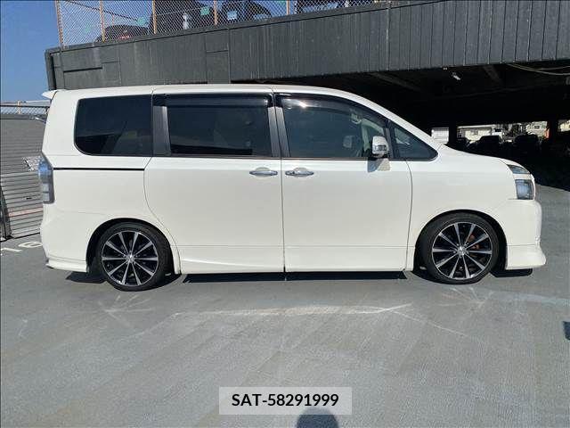 Toyota VOXY 2011-08 370431-27
