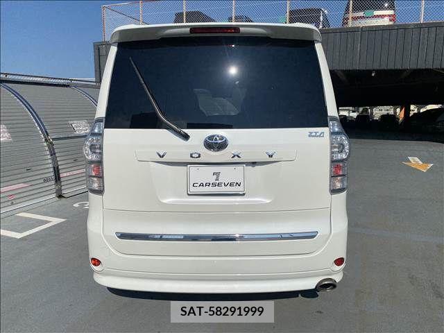 Toyota VOXY 2011-08 370431-5