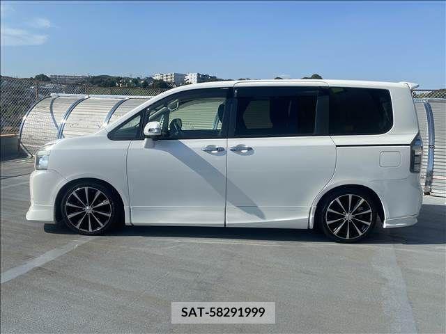 Toyota VOXY 2011-08 370431-26