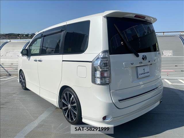 Toyota VOXY 2011-08 370431-23
