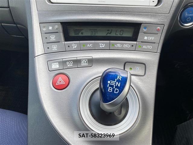 Toyota PRIUS 2014-03 349951-17