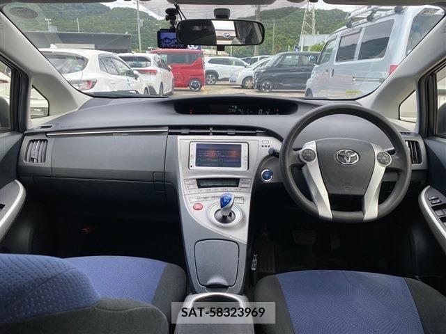 Toyota PRIUS 2014-03 349951-1