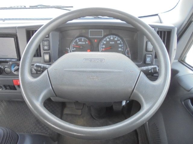 Mazda TITAN 2017-02 3906-1