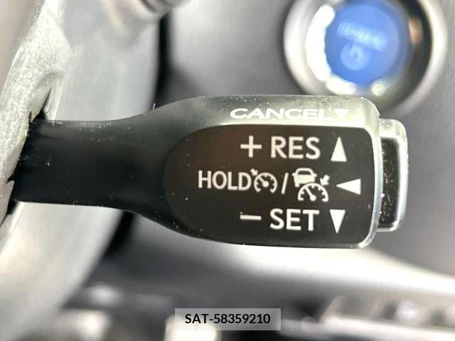 Toyota C-HR 2018-06 235101-3