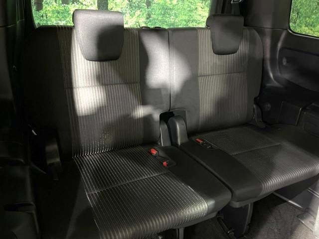 Toyota VOXY 2018-02 12939-9