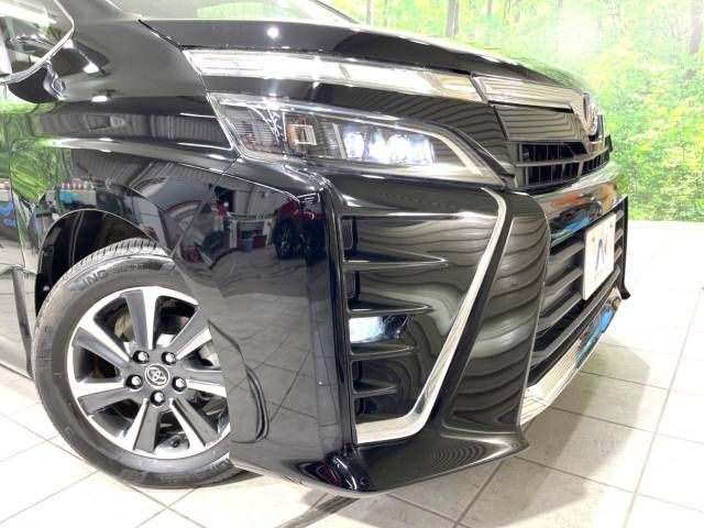 Toyota VOXY 2018-02 12939-12
