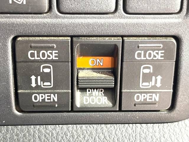 Toyota VOXY 2018-02 12939-4