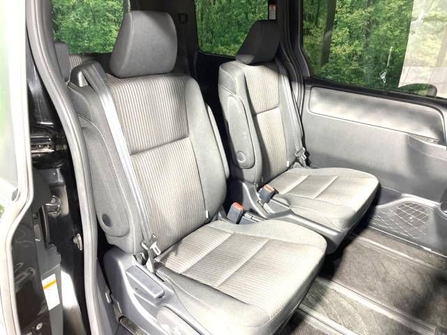 Toyota VOXY 2018-02 12939-8