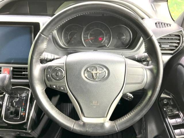 Toyota VOXY 2018-02 12939-11