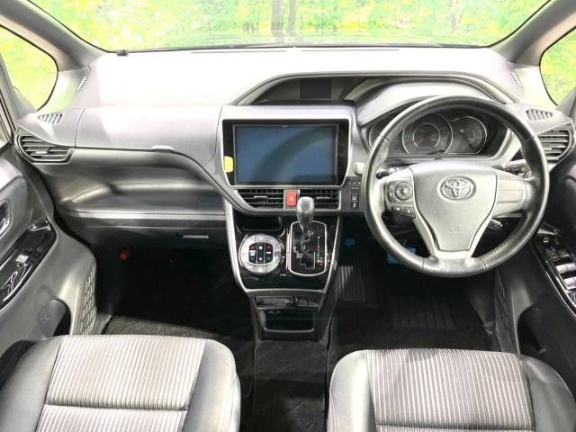 Toyota VOXY 2018-02 12939-1