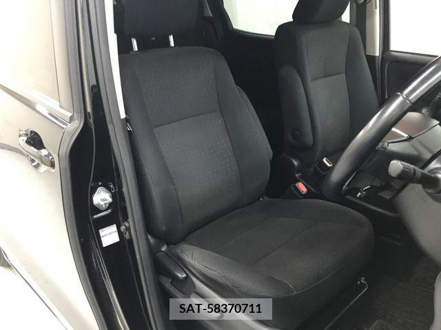 Toyota NOAH 2015-07 279538-7