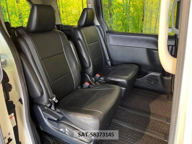 Toyota VOXY 2015-01 329501-9