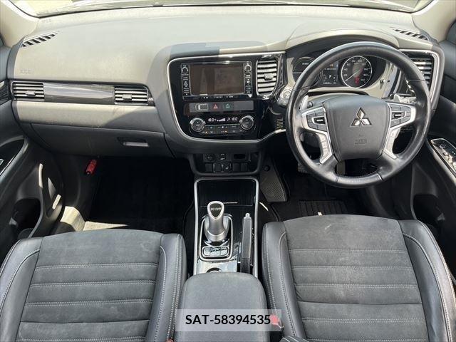Mitsubishi OUTLANDER PHEV 2015-07 303557-1