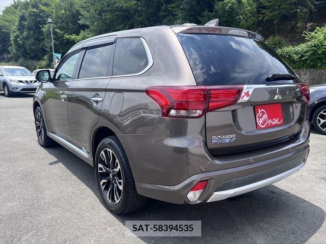 Mitsubishi OUTLANDER PHEV 2015-07 303557-18