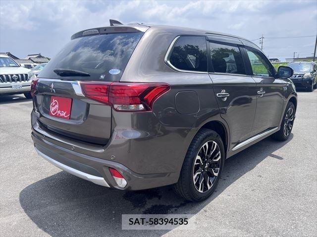 Mitsubishi OUTLANDER PHEV 2015-07 303557-17