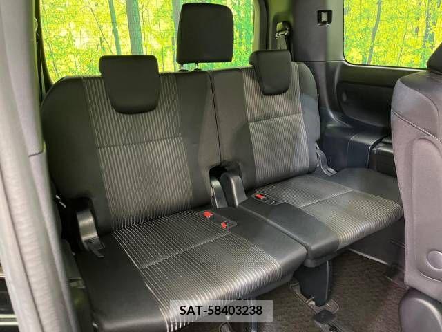 Toyota VOXY 2017-09 331538-10