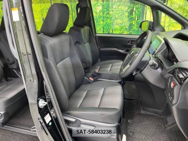 Toyota VOXY 2017-09 331538-8