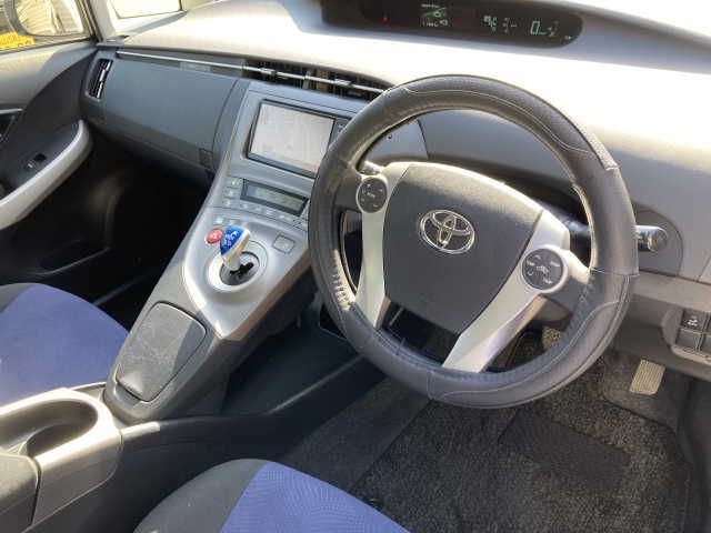 Toyota PRIUS 2012-03 183623-1