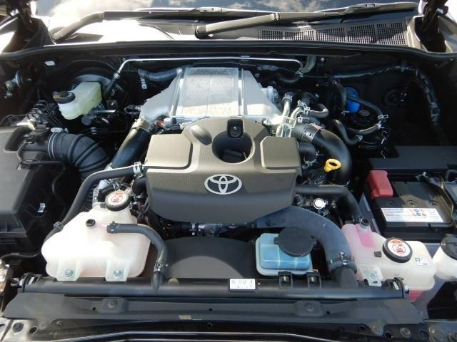 Toyota HILUX 2023-02 181873-23