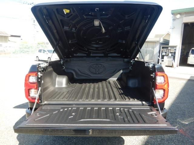 Toyota HILUX 2023-02 181873-11
