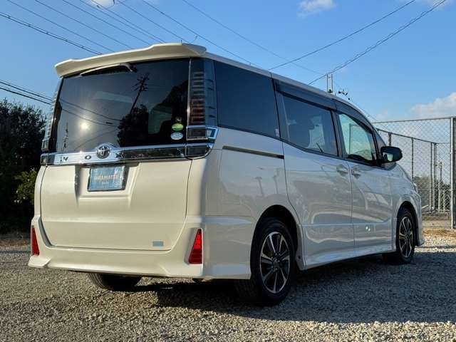 Toyota VOXY 2017-09 195189-4