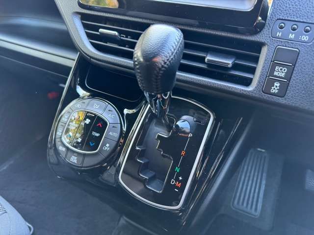 Toyota VOXY 2017-09 195189-12