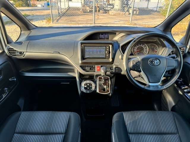 Toyota VOXY 2017-09 195189-1