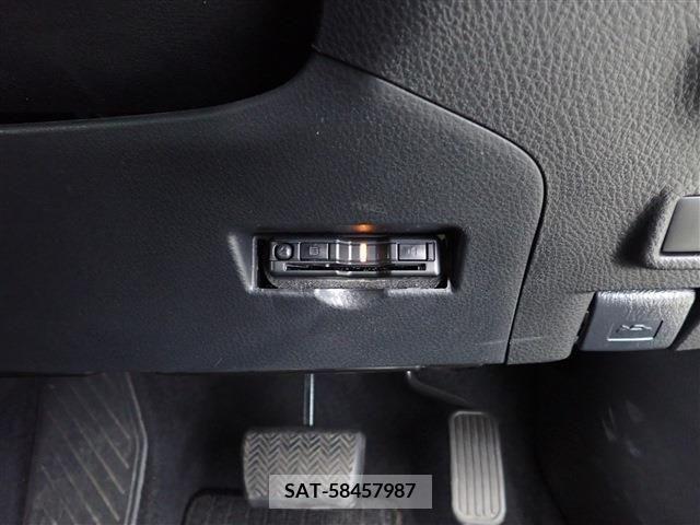 Toyota C-HR 2021-12 323062-15
