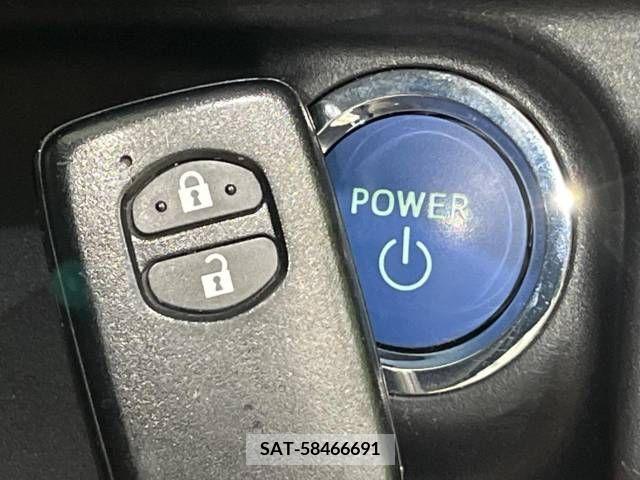 Toyota AQUA 2017-07 389310-4