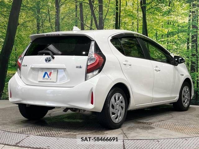 Toyota AQUA 2017-07 389310-17