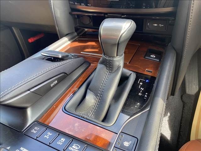 Lexus LX 2017-02 12095-8