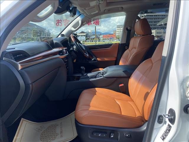 Lexus LX 2017-02 12095-4