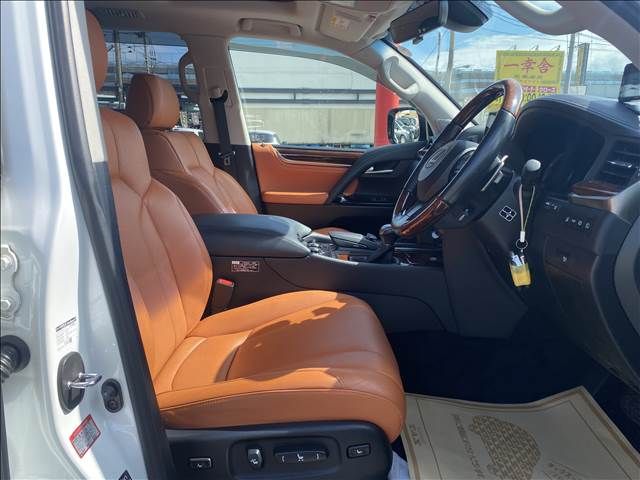 Lexus LX 2017-02 12095-3