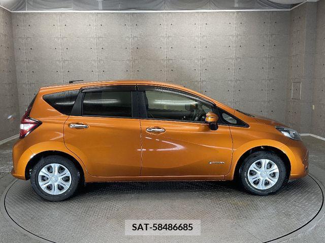 Nissan NOTE 2016-11 347404-6
