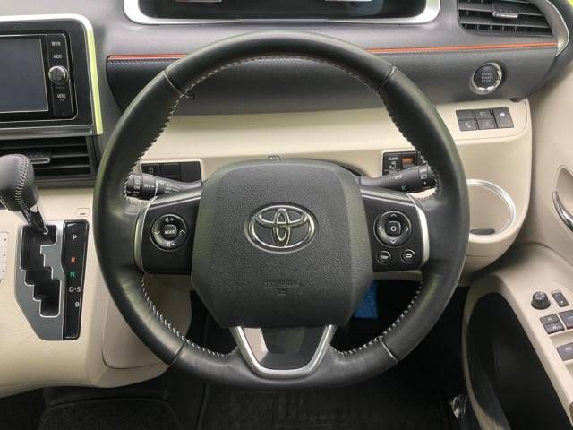 Toyota SIENTA 2018-01 182688-12