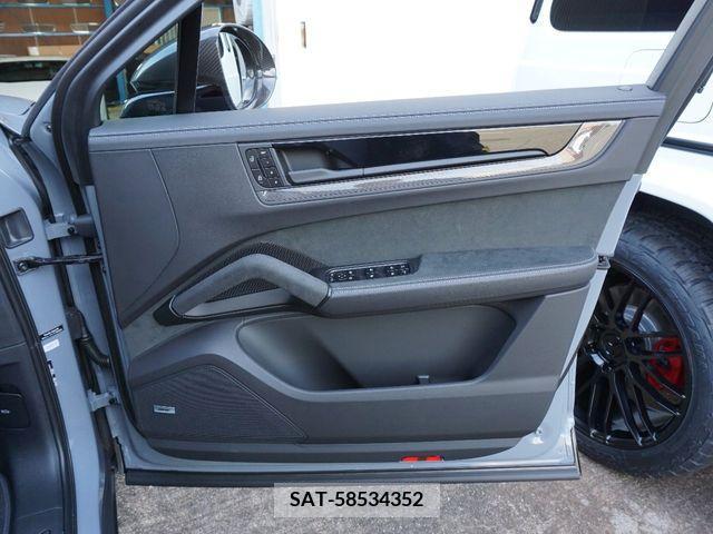 Porsche CAYENNE 2024-06 333699-26