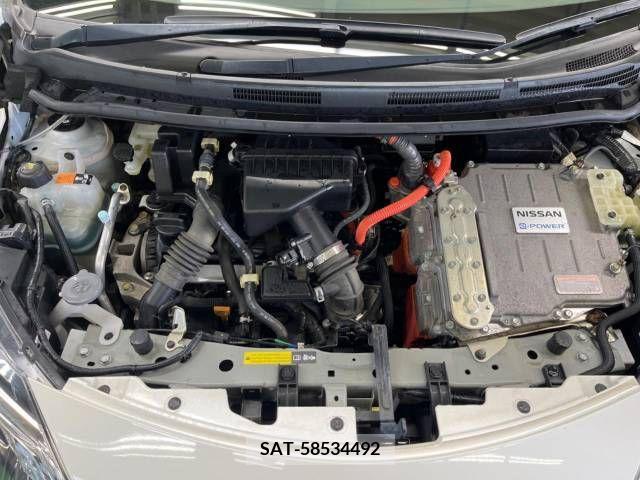Nissan NOTE 2018-04 329615-19