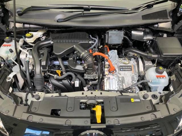 Nissan AURA 2023-06 186217-18