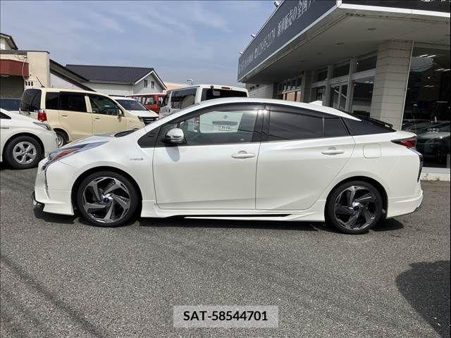 Toyota PRIUS 2016-08 322392-7