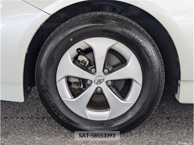 Toyota PRIUS 2015-03 322055-16
