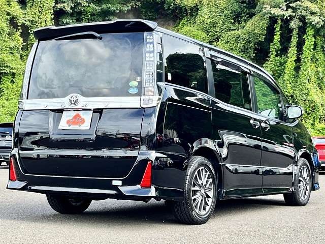 Toyota VOXY 2016-03 11766-2